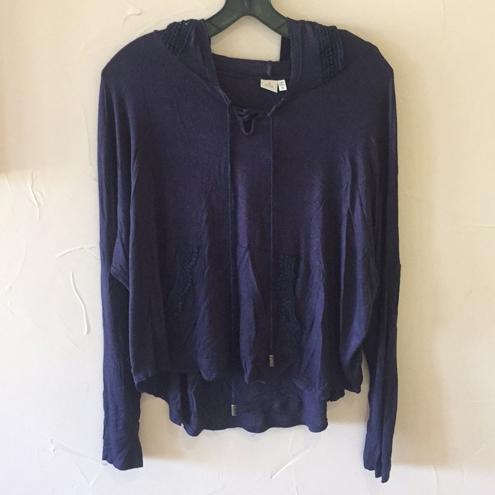 Super soft, Light-weight long sleeve with hood